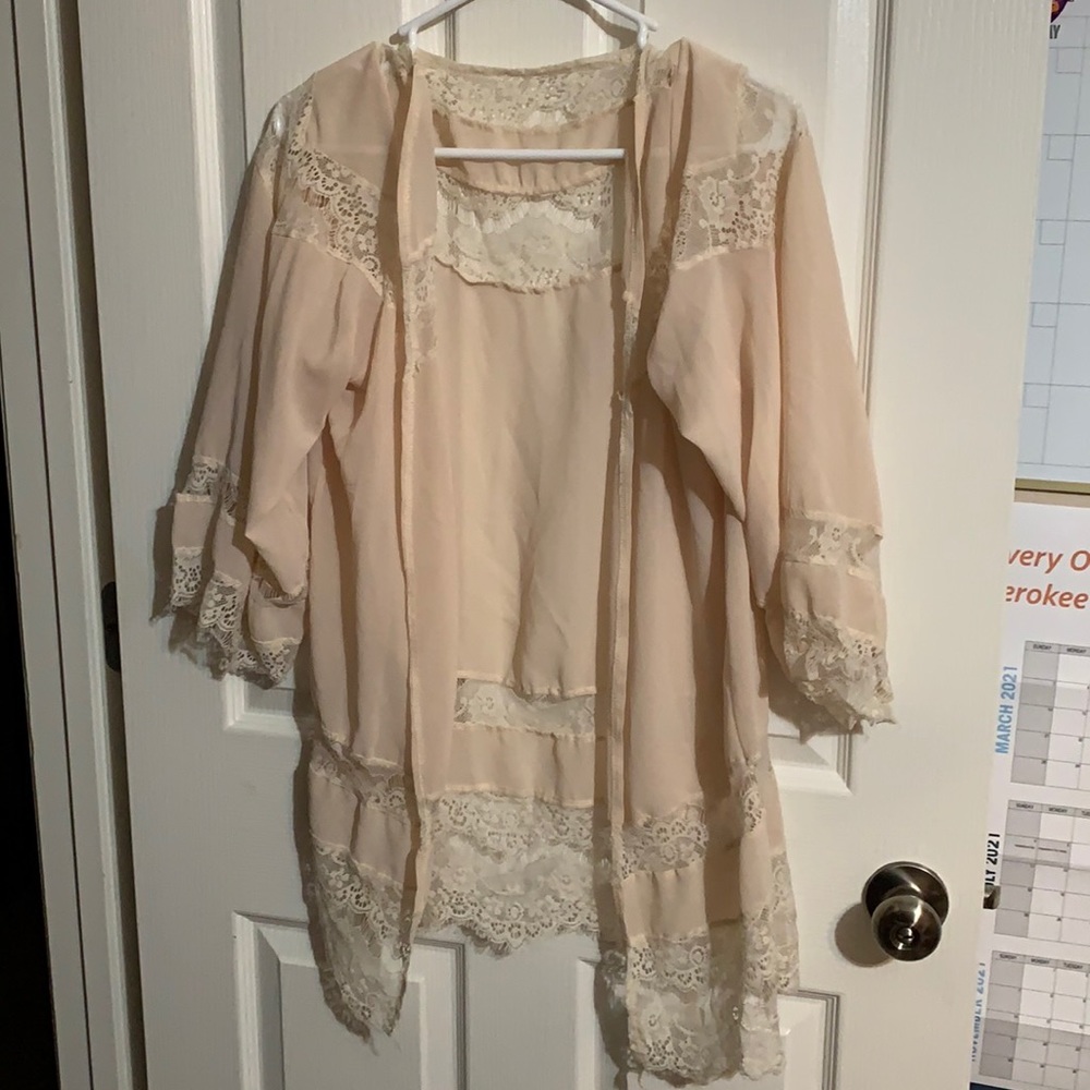 Cream W/White Lace Robe